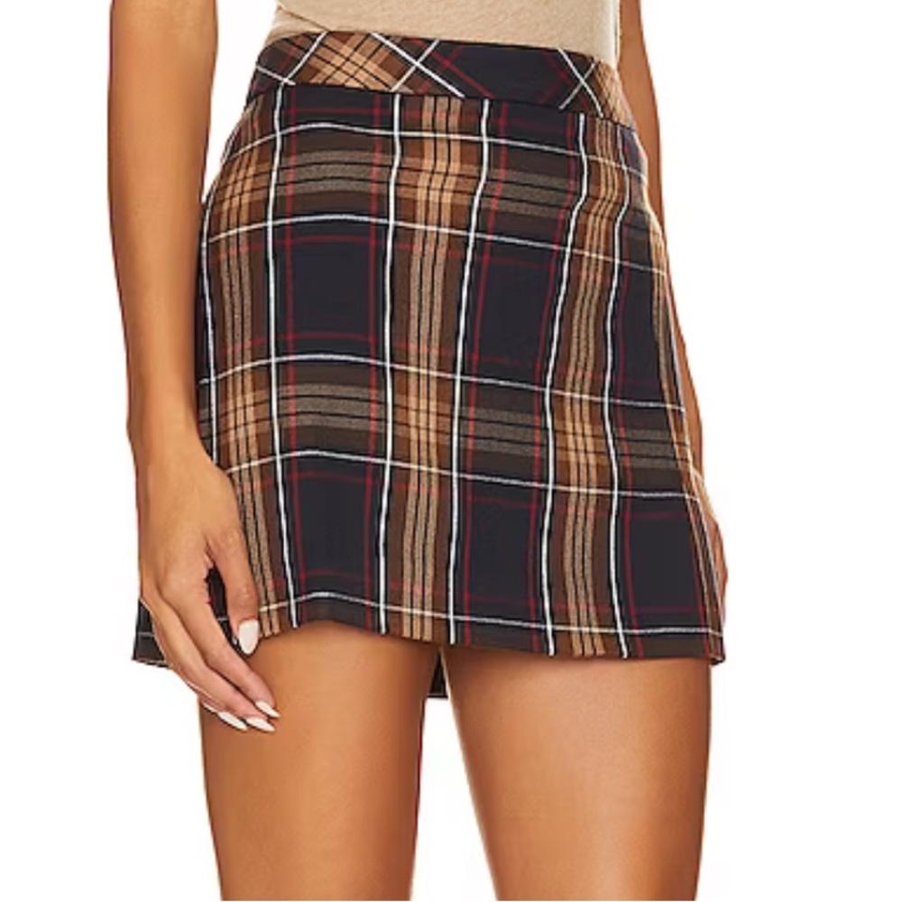Cameron Skirt in Navy Plaid
Steve Madden